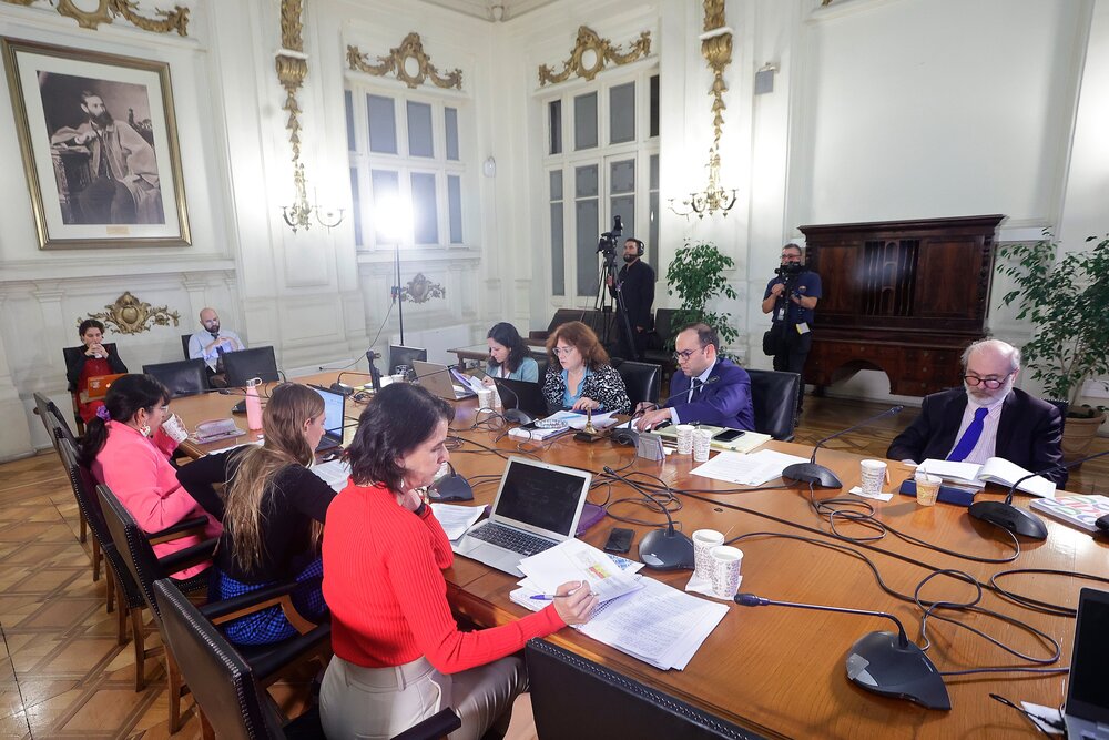 Subcomisiones continúan estudio y deliberación de enmiendas presentadas.